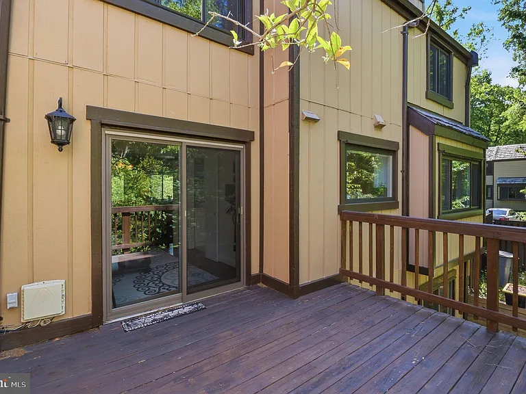 1509 Farsta Ct — Photo 36