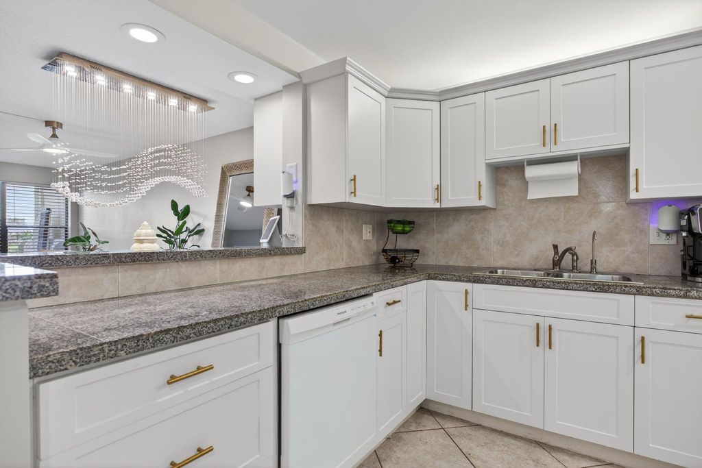 2314 S Cypress Bend Drive #114, photo 8