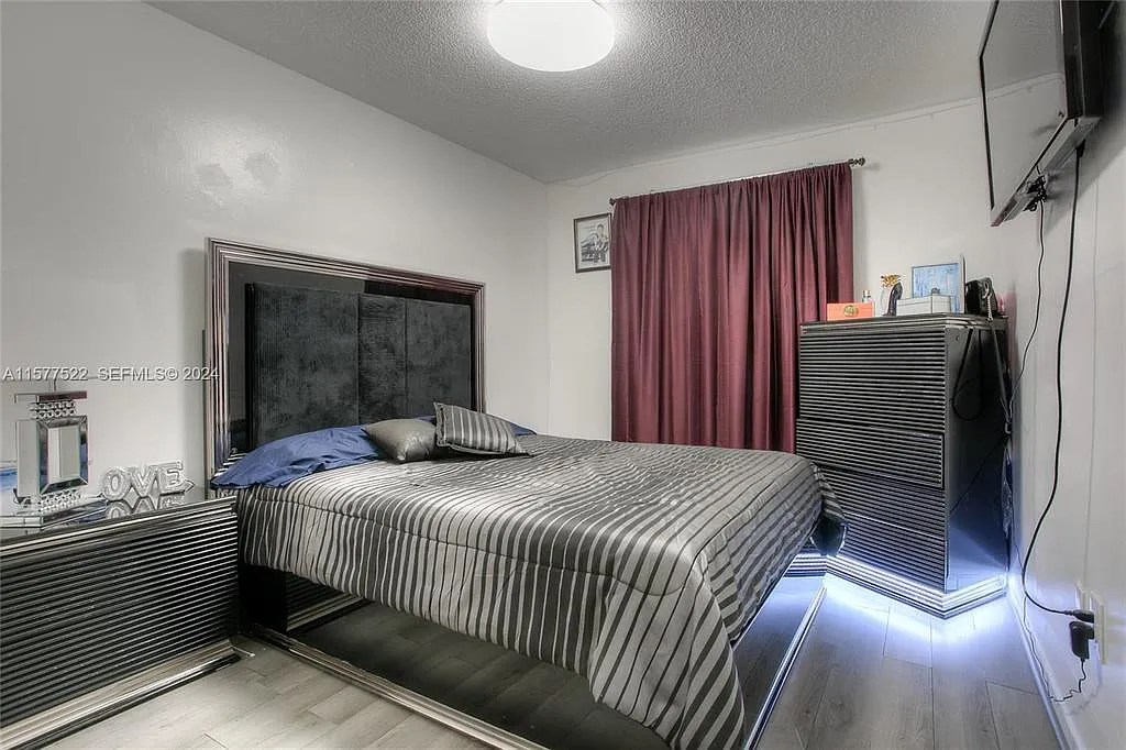2 bed, 2.0 bath, 996 sqft, $1,900 — Photo 4