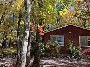 135 Rodeo Dr, Lords Valley, PA 18428