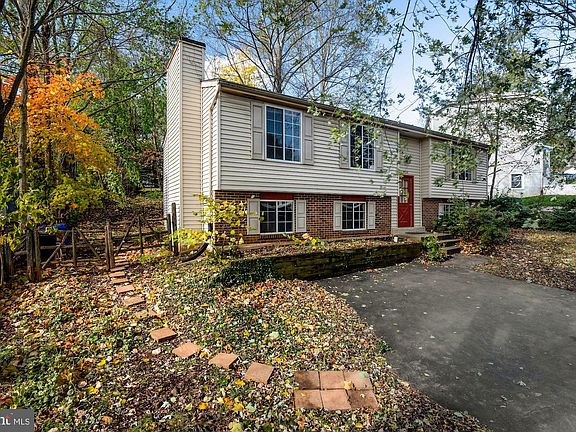 2nd image of 19224 Gunnerfield Ln
