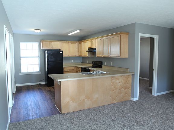 Kitchen with eat-in bar