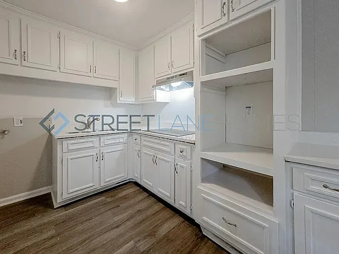 3 bed, 1.0 bath, 1000 sqft, $1,197 — Photo 2
