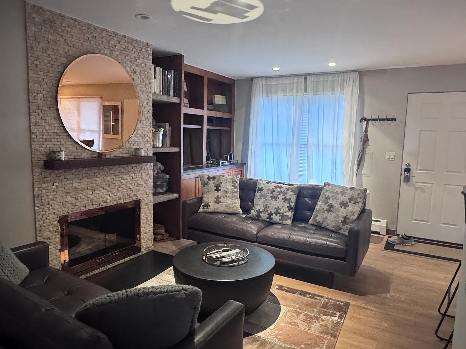 2 bed, 814 sqft, $19,500 — Photo 3