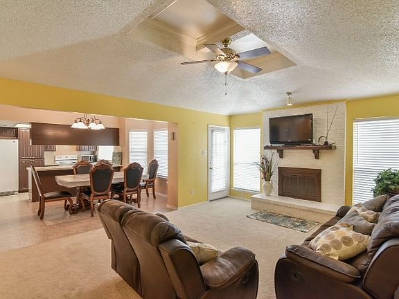 5th image of 820 Carrington Dr
