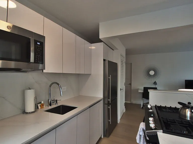 225 Rector Pl #20B — Photo 7