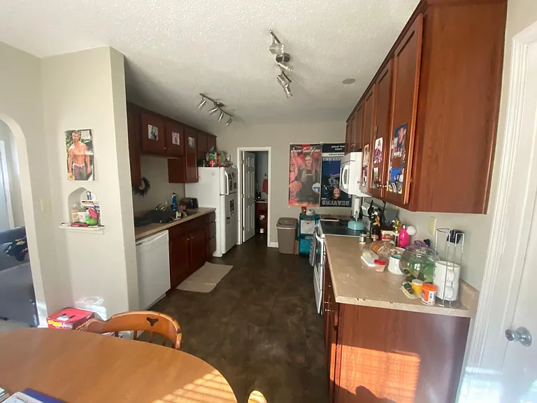 1902 S Menlo Ave — Photo 17