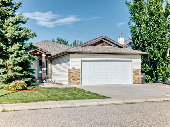 142 E Strathmore Lakes Pl, Strathmore, AB T1P 1Y6