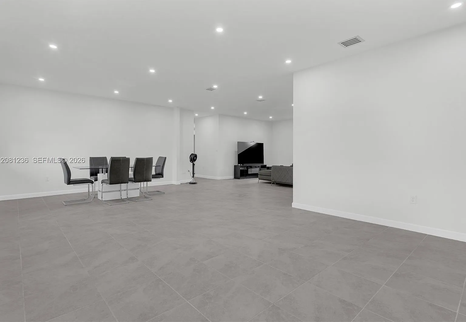 4 bed, 3.0 bath, 2412 sqft, $4,300 — Photo 4