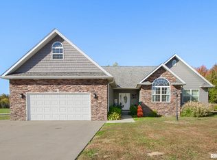 101 Excalibur Dr, Carterville, IL 62918