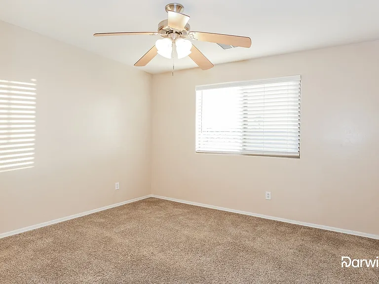 11418 W Locust Ln — Photo 13