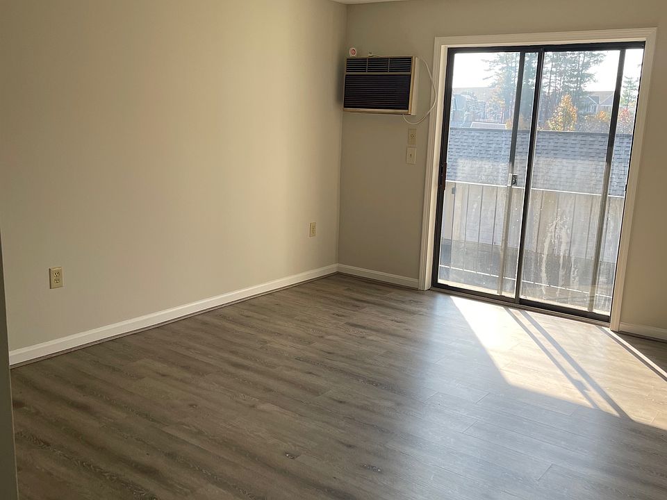 1st image of 4 New Haven Dr APT 203
