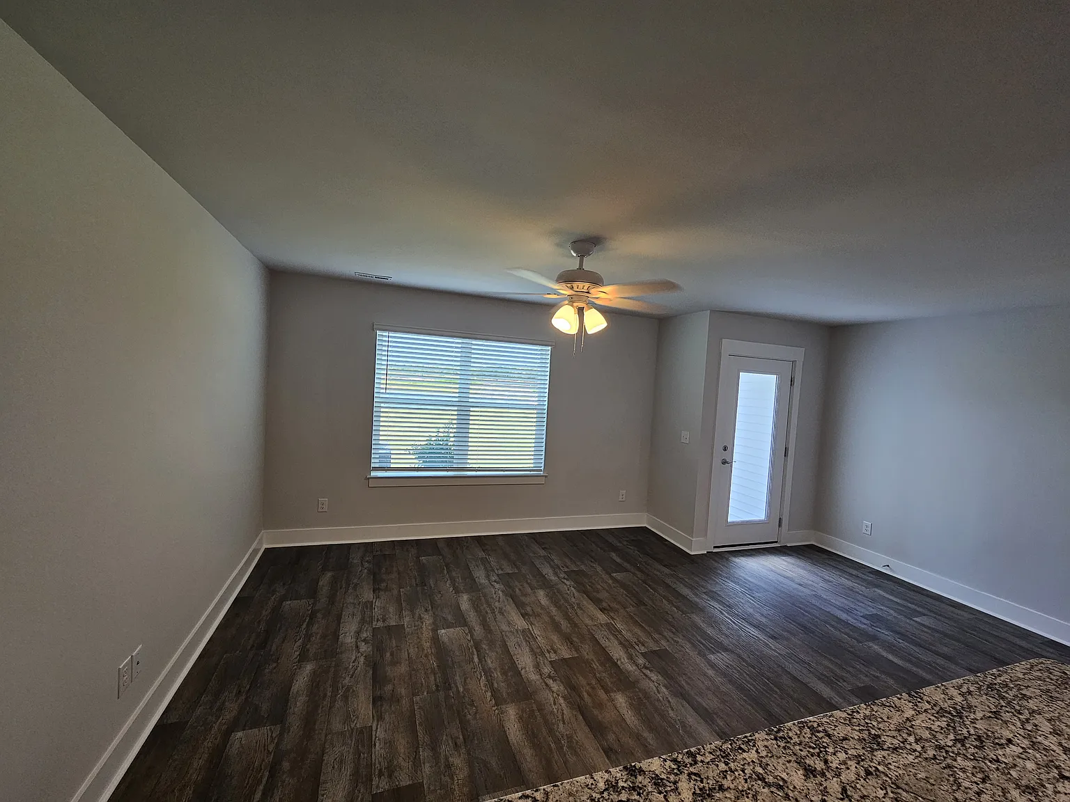 3 bed, 2.5 bath, 1418 sqft, $1,995 — Photo 2