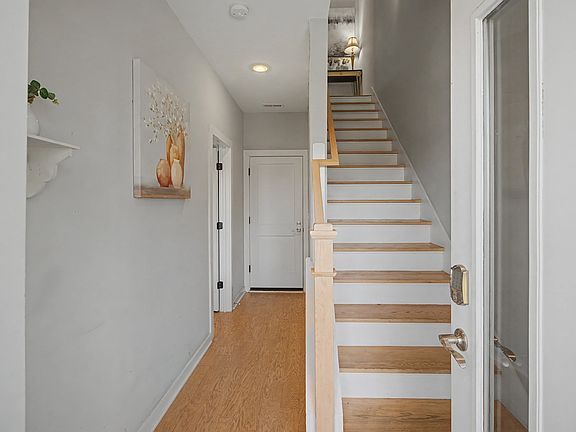 4th image of 1308 Montgomery Ave #5