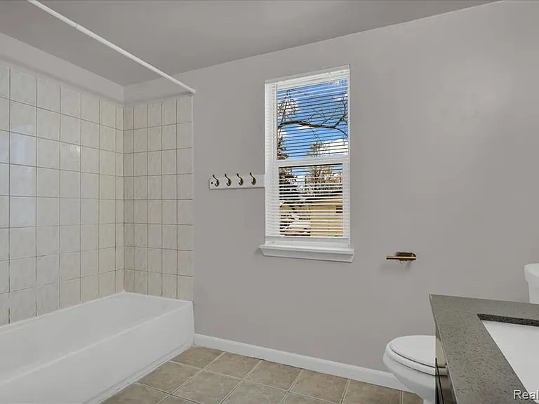 8268 Hudson Ave — Photo 10
