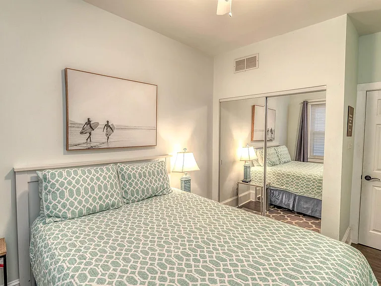 1102 Wesley Ave #1 — Photo 8