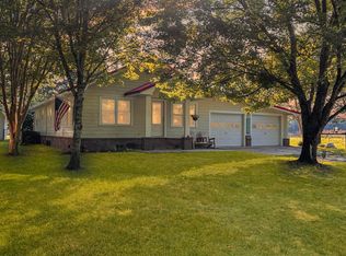 1032 Walleye Rd, Bonneau, SC 29431