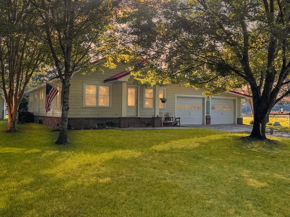 1032 Walleye Rd, Bonneau, SC 29431