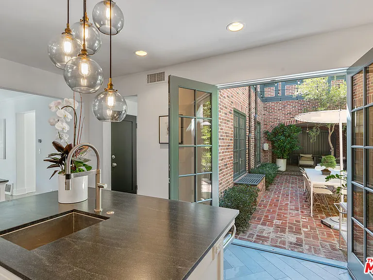 560 S Bronson Ave #A — Photo 20