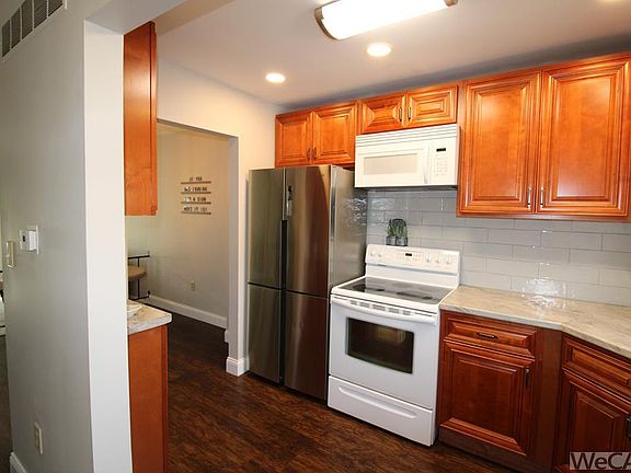 5th image of 3 Greentree Cir