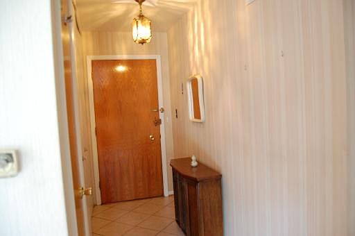 3rd image of 1819 W Thome Ave APT N301