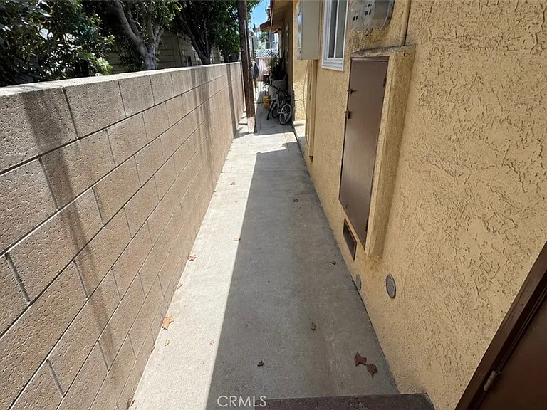 15226 Normandie Ave #B — Photo 24