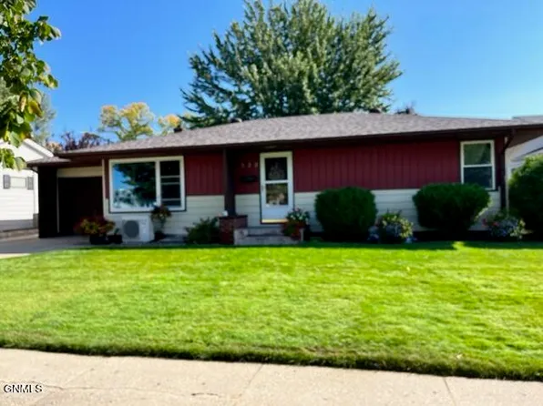322 14th Ave NE, Jamestown, ND 58401