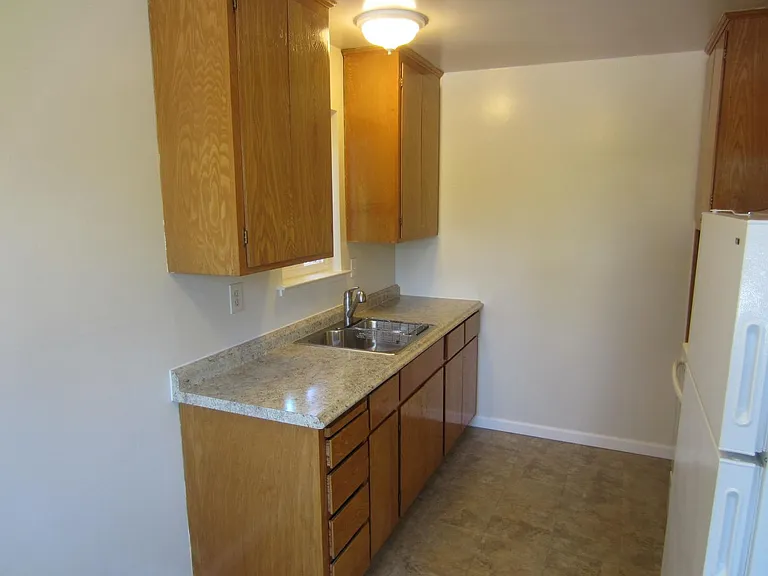 1302 Hopkins Ave — Photo 6