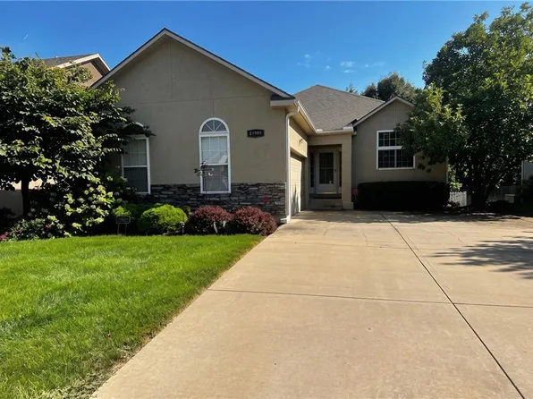21999 W 121st St, Olathe, KS 66061