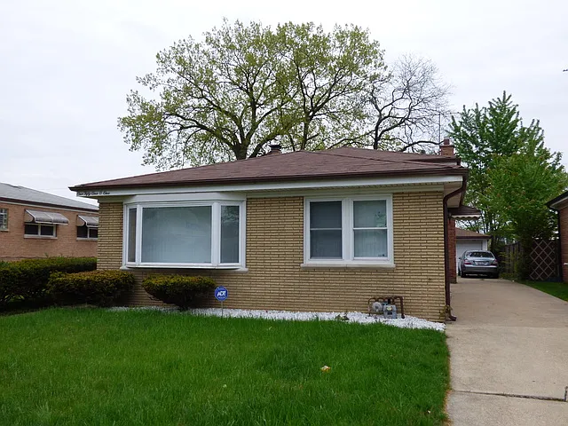 15101 Irving Ave photo 1
