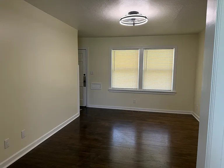 239 N Richmond Ave — Photo 5