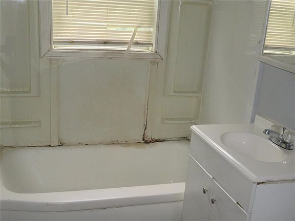 4th image of 8321 Olive St