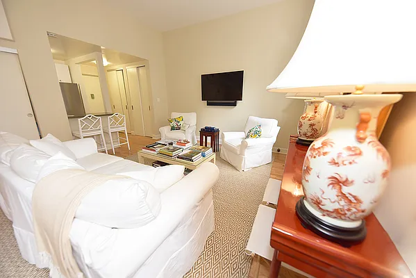 Rented by Buchbinder & Warren | media 16