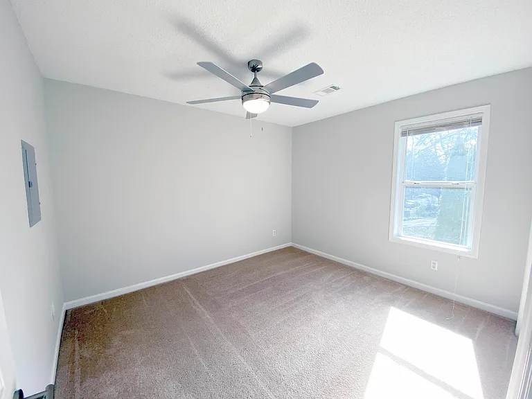 1575 Foote St NE #B — Photo 18