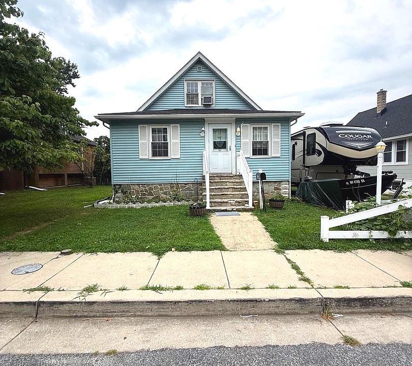 1st image of 21 Glenmore Ave