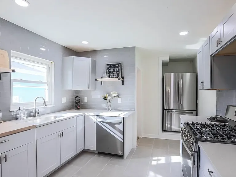 1239 Valentia St — Photo 7
