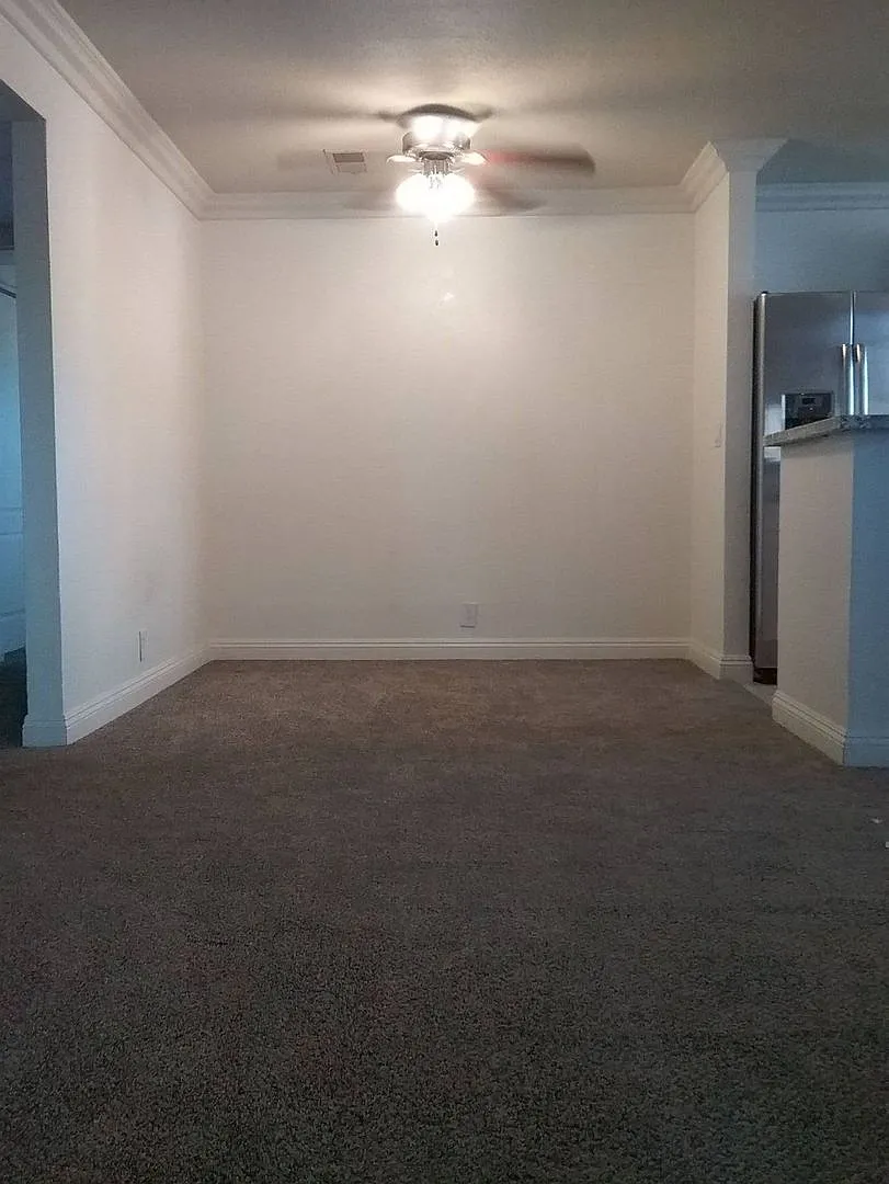 Cute & Quaint 2 Bedroom Condo — Photo 4