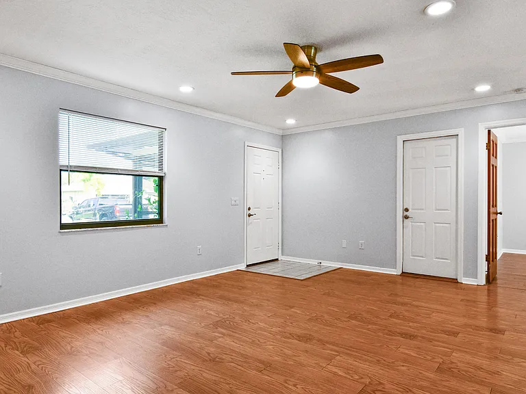 2374 SE Marseille St — Photo 6
