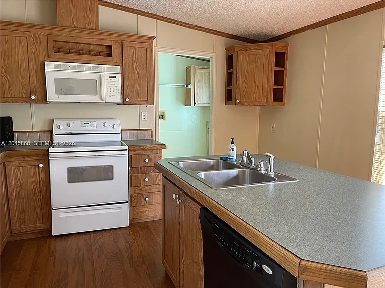 11864 Atlantic Cir #H — Photo 2