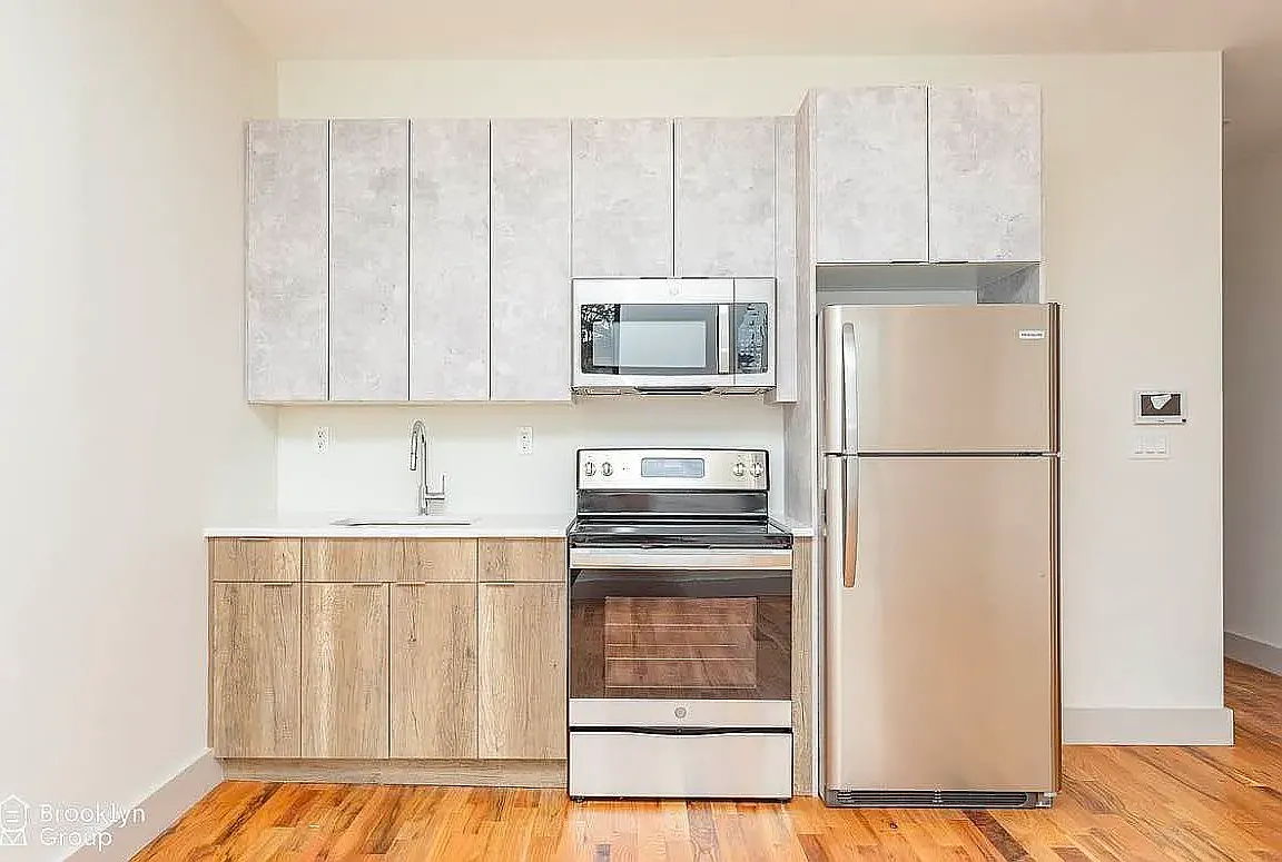 1300 Halsey Street — Photo 3
