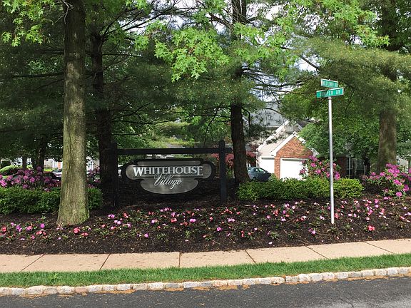 Whitehouse Village Entrance
