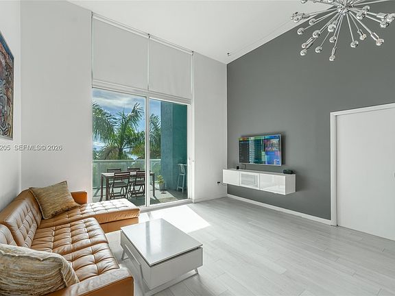 3rd image of 1900 N Bayshore Dr #602