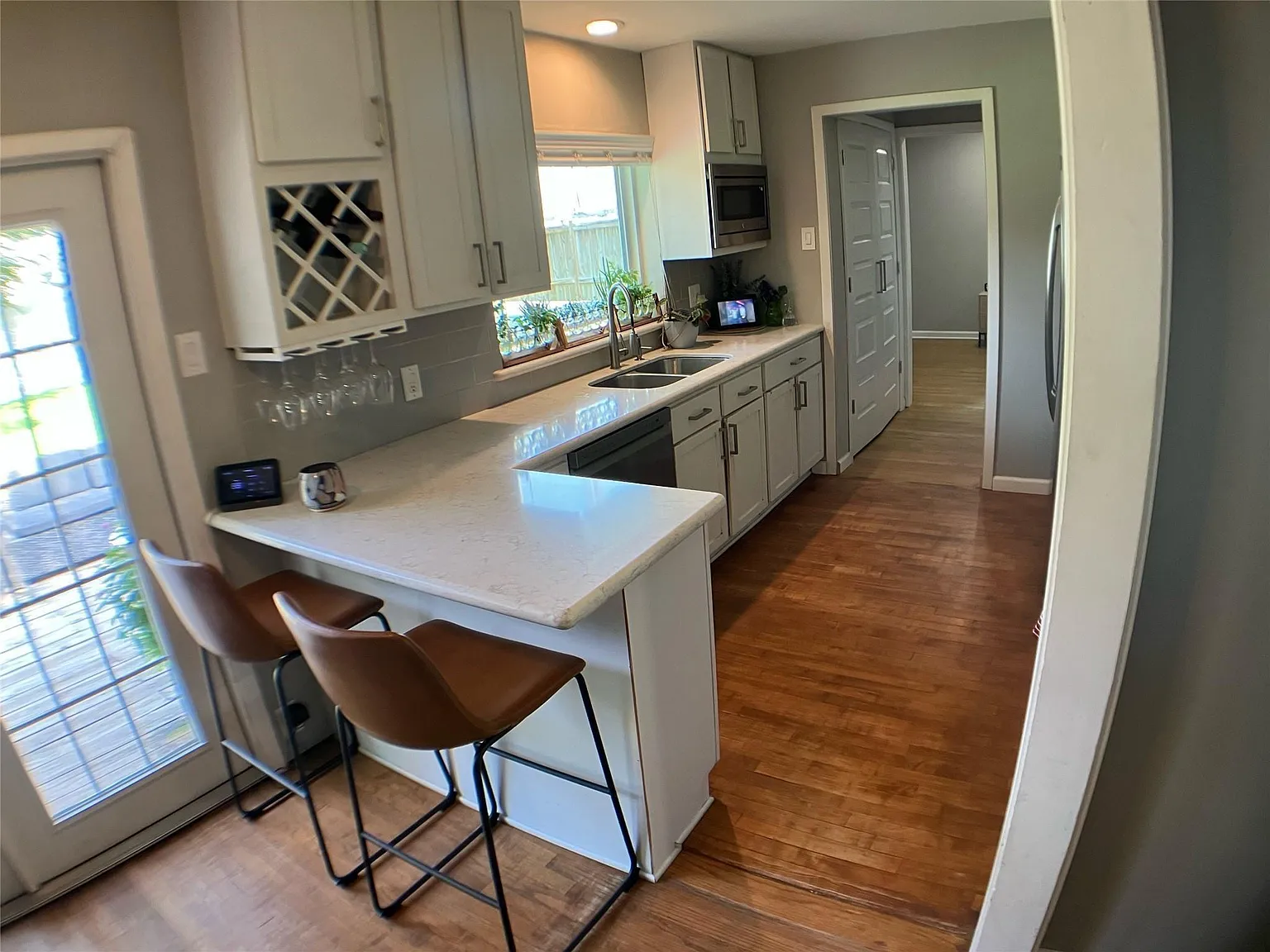 3 bed, 2.0 bath, 1216 sqft, $2,595 — Photo 4