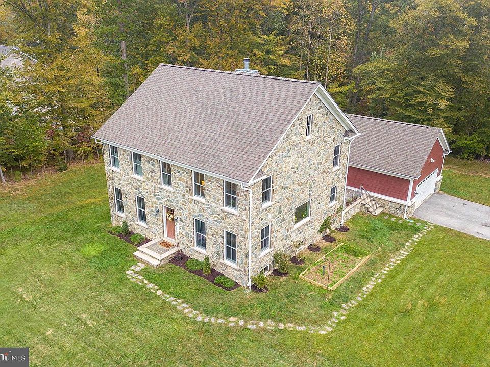 1st image of 42752 Dudley Digges Ln