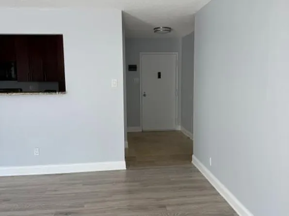 203 Yoakum Pkwy APT 715, Alexandria, VA 22304
