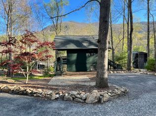2 Rhododendron Pl, Fairview, NC 28730