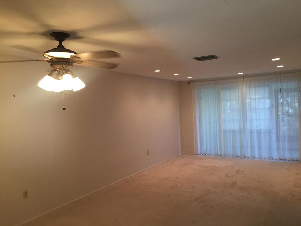 Living Room/Dining area