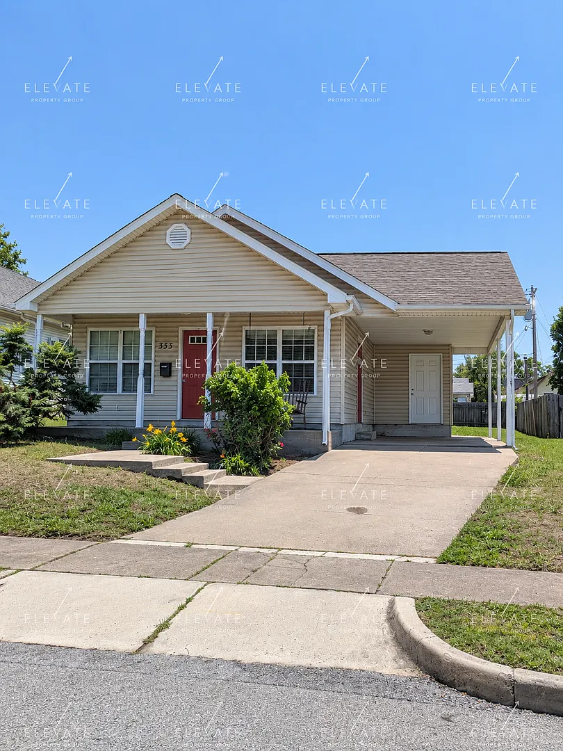 For Rent Gorgeous 3 Bed, 2 Bath Home In Webb City! Pets Welcome! — Photo 1
