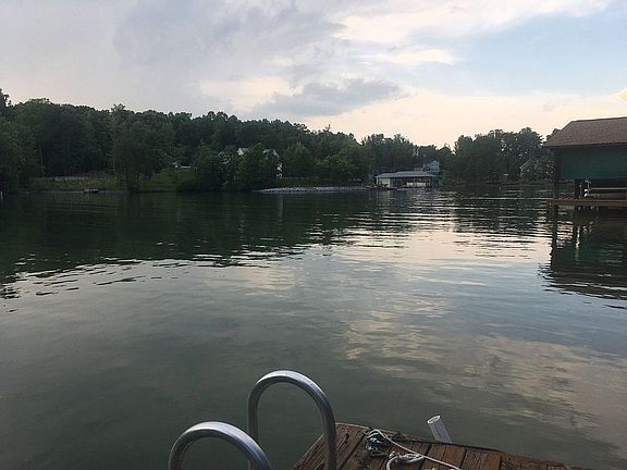 4th image of 113 Douglas Dr