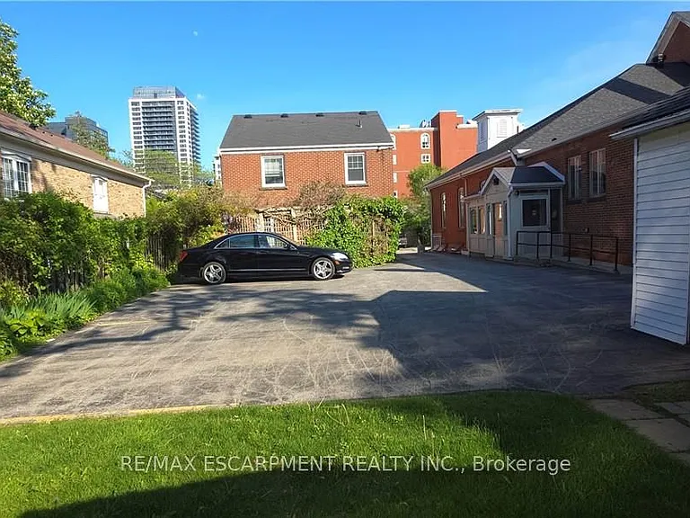 2047 James St — Photo 26
